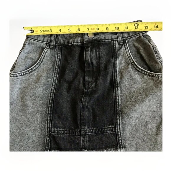 Prettylittlething Y2K Fashion Two-toned Dark Wash Denim Jean‎ Mini Skirt Size 0 - Picture 4 of 5